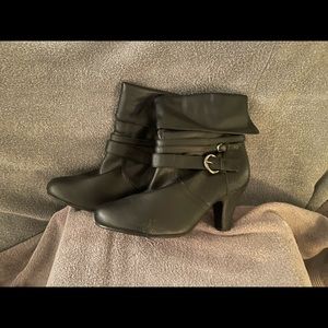 Black boot, buckles on side, Brand new, never worn
